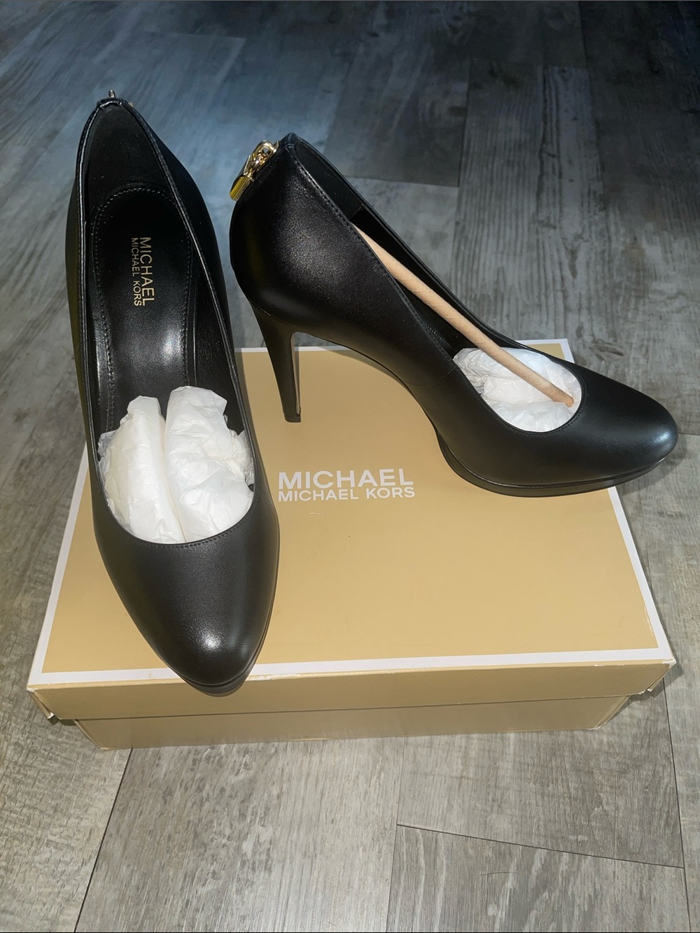 Michael Michael Kore NEW Black Leather Pumps with Gold tone Padlock detail 8